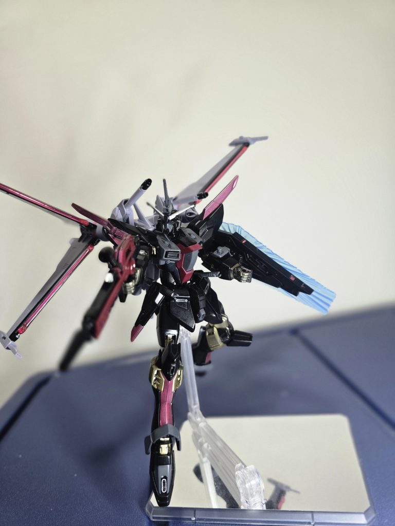 仕事終わりに夜に少しずつ組んで塗装してなのでなかなか時間がかかってしまいました。まだまだ初心者🔰ペーペーなのでもっと色々組んでみて色塗ってみたいなと思います。あとは組んだだけのマイティストライクフリーダムがありますが、キレイに塗りたいので手を出せません。