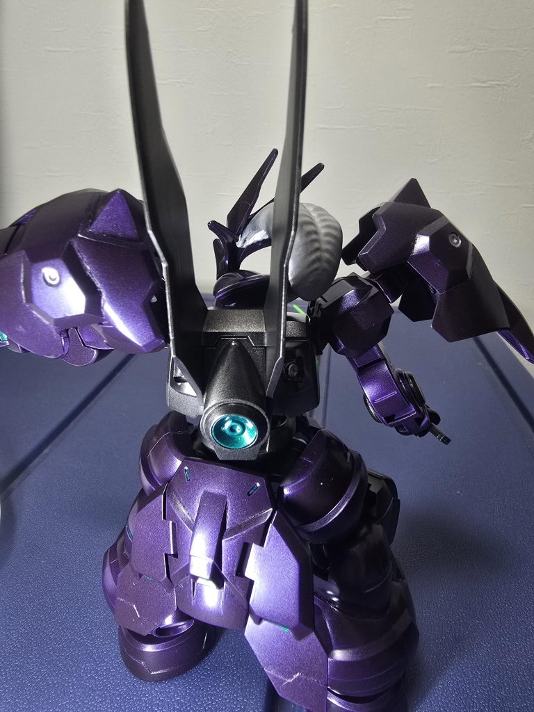 バーニアは後ろだけメタリックグリーン