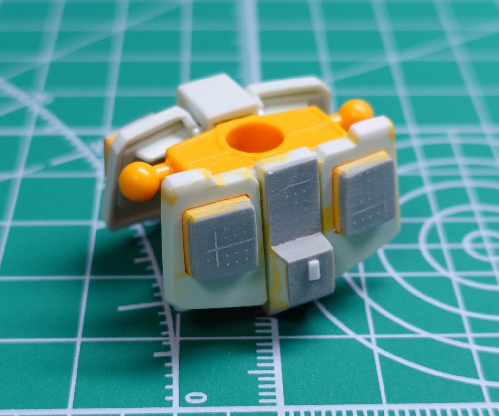 リアアーマー中央部切り込んで成形