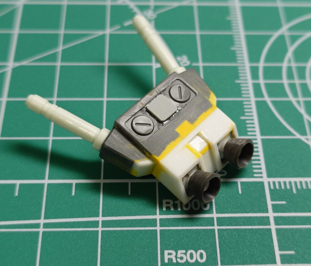 下部を切り取りプラ板で新造しました。