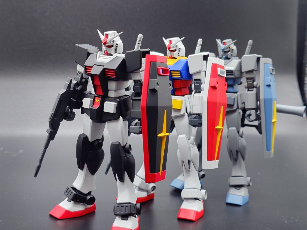 今までEGで作ったプロトタイプガンダム、ガンダム、ガンダムG3並べました。