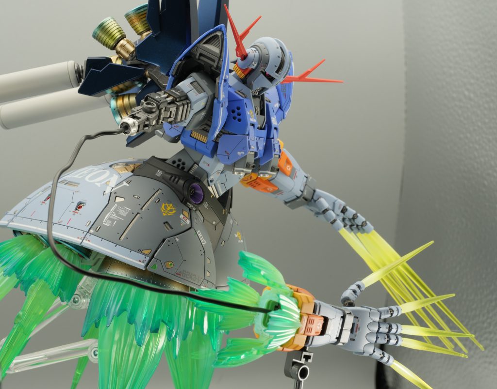 オールレンジ攻撃。手を支えるスタンドがふにゃふにゃなので撮影にかなり手こずりました。