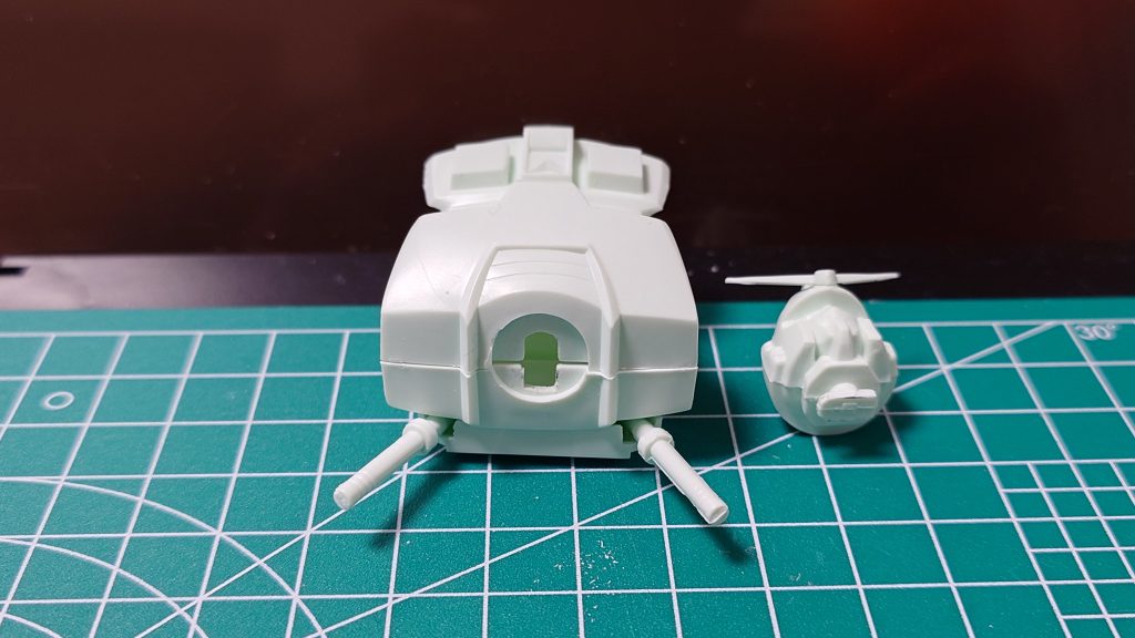 ・頭部の接続は、オス・メスそれぞれ長方形に加工し、挿入後90度回して取付