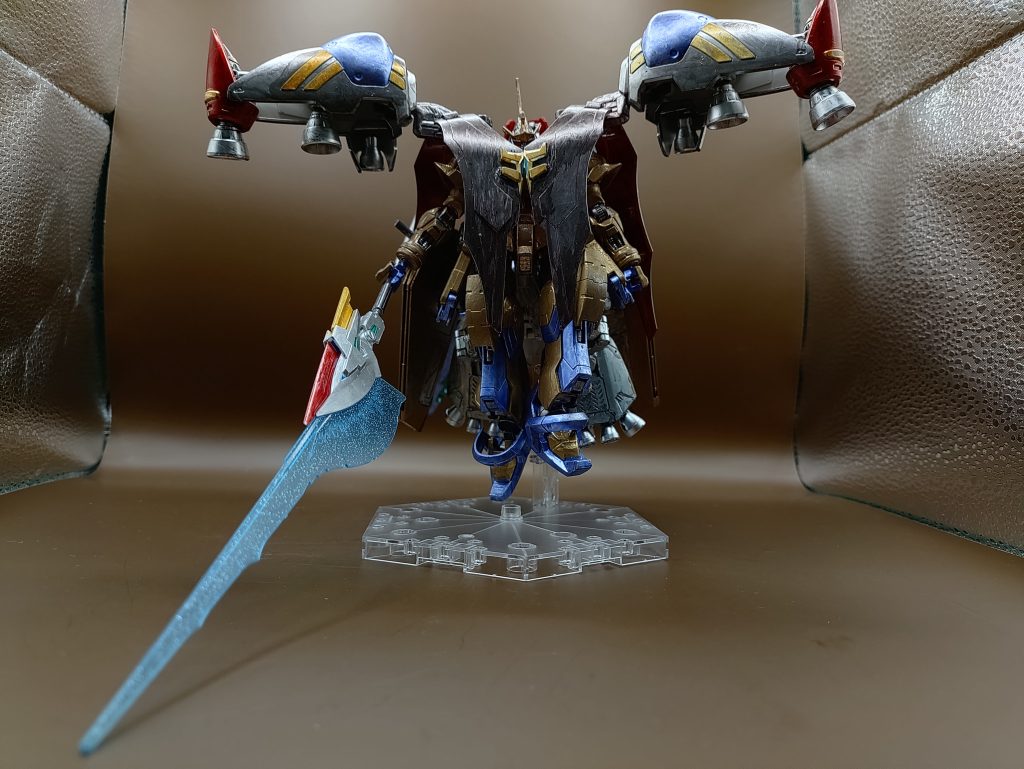 ◯戦闘中肩のブースターを展開して強襲。アクティブクロークを装備しており、速度だけでなく防御力も非常に高く、強襲機としてのスペックがずば抜けて高い。