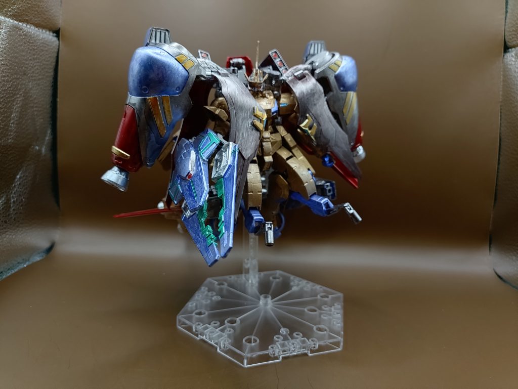 ◯機体解説陸域制圧用高速戦闘機 Instant-Heaven高速で敵拠点に侵入し、戦略核を打ち込む事を想定して作成が開始された新たな制圧用戦闘機。重力下で高速で移動するために機体のほとんどがブースターになっている。その結果、本機は単機で大気圏の突入・離脱出来る所まで達したため、単体でどの領域でも瞬時に移動可能となる。速度はマッハ20を超えるため、地球上の裏側には30分以内で到達する事が可能となっている。その脅威的な速度と、一瞬で拠点を壊滅させる力からインスタントヘヴン(即席の天国作成機)と呼ばれる。