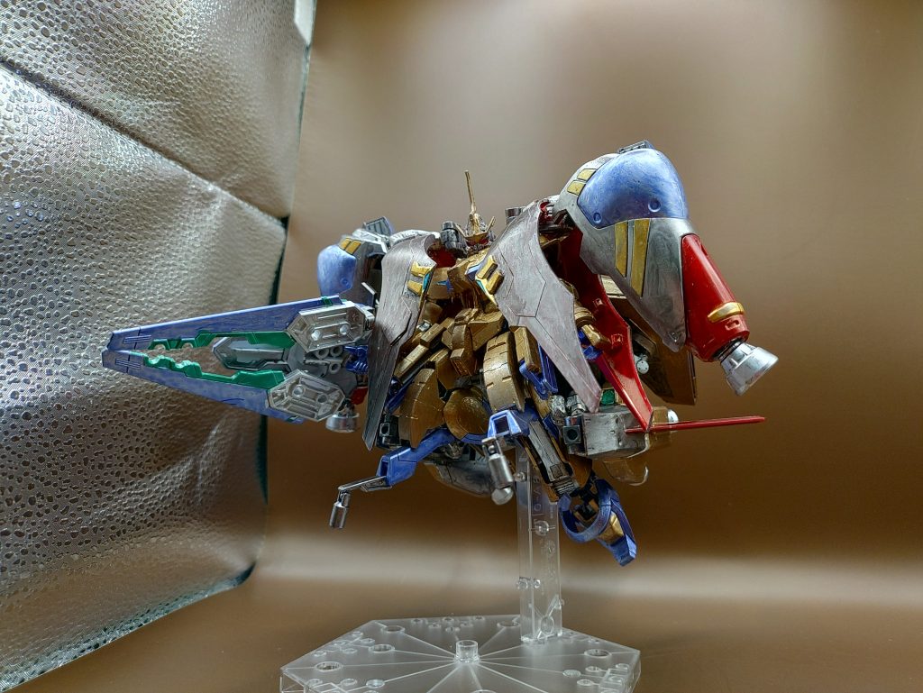 ◯陸上高機動形態本機は地上戦においても推進力を生かせるようにトルーパーモードにモードチェンジが可能になってます。地上戦は特に対MS戦が想定されるため、制圧機として名前負けしないようなスペックを持ちます。