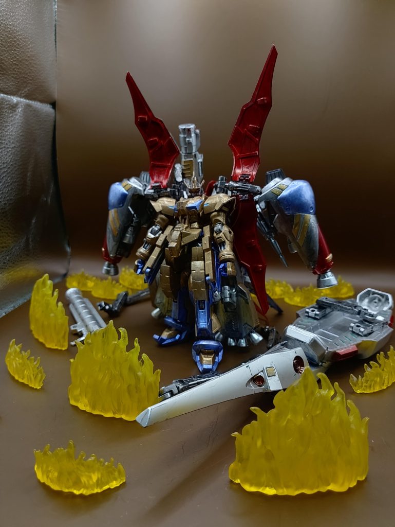 ◯武装・アトミックギガントランス×1(アトミック装備)・アトミックリニアキャノン×1(アトミック装備)・ビームブーストキャノン×1(アトミック装備)・ファンネルミサイルタンク×2(強襲装備)・強襲用ミサイルタンク×2(強襲装備)・バーストソニック砲×1・ヘヴンランス×1・頭部バルカン×2・ノーズキャノン×2・マイクロミサイル×2・ツヴァイランス×1・ビームサーベル×4・ウェーブライドウィングランス◯特殊装備・アクティブクローク・ハイパージャマー・ナノラミネートアーマー・ニュートロンジャマーキャンセラー