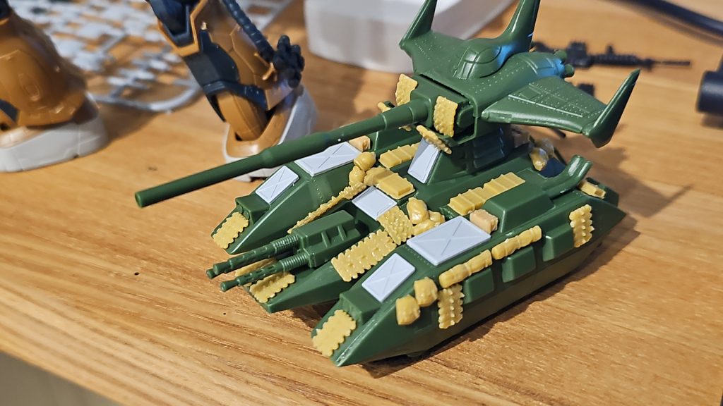 荷物と装甲を追加した状態です。