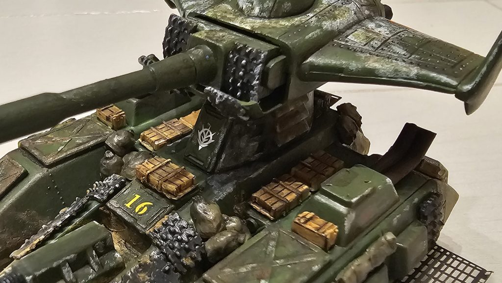 小物は1/144スケール、ワールドタンクミュージアムの物を使用しています。山のようにあるので使い放題で出来るだけ多く乗せました。