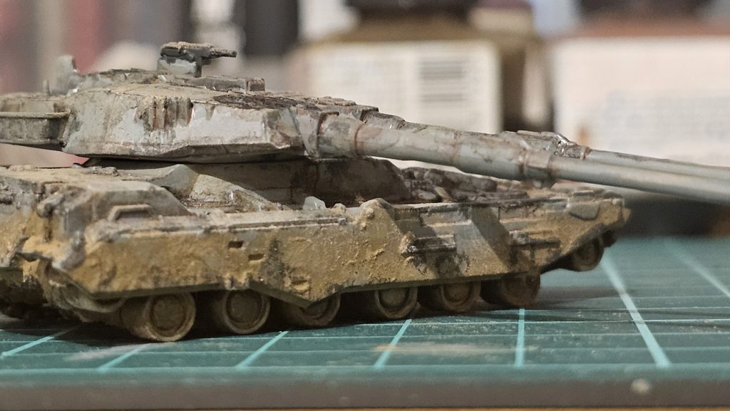 マゼラアタック同様筆塗りです