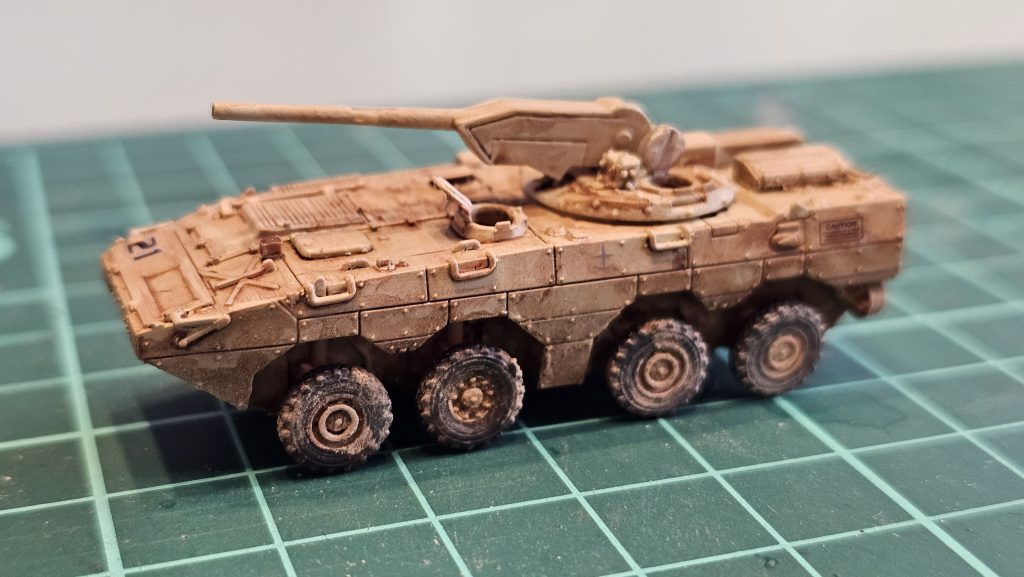 装甲車は144tankさんの3Dプリンターキットのジャンク品をベースに旧日本軍の超重戦車、オイ車の砲塔をつかって無人砲塔の装甲車として製作しました。