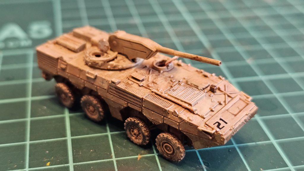 ハッチ開けてるのはこれに兵士のせるためです。