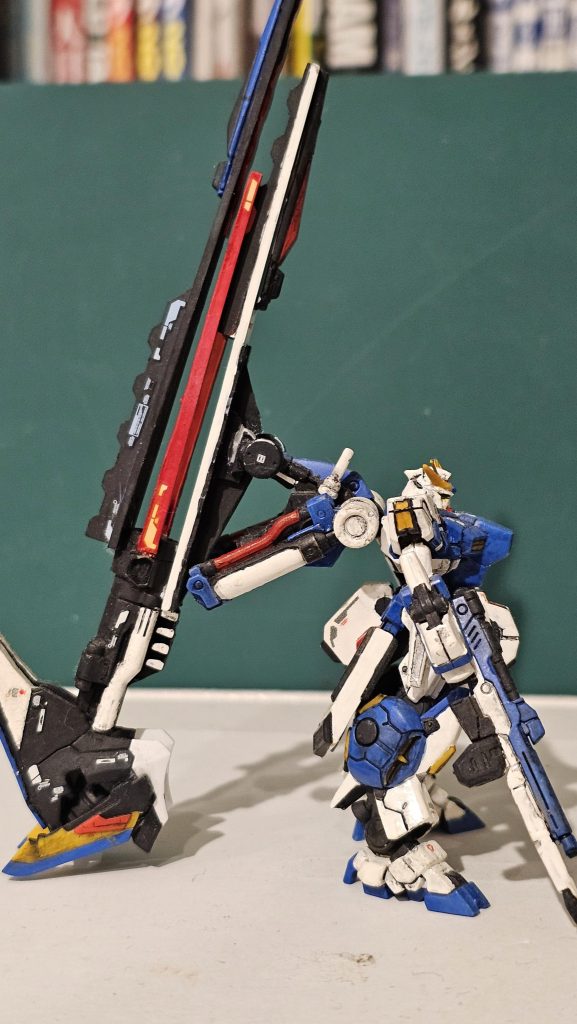 これはだいぶ前の作品なのでガンダムマーカーの筆塗りです。