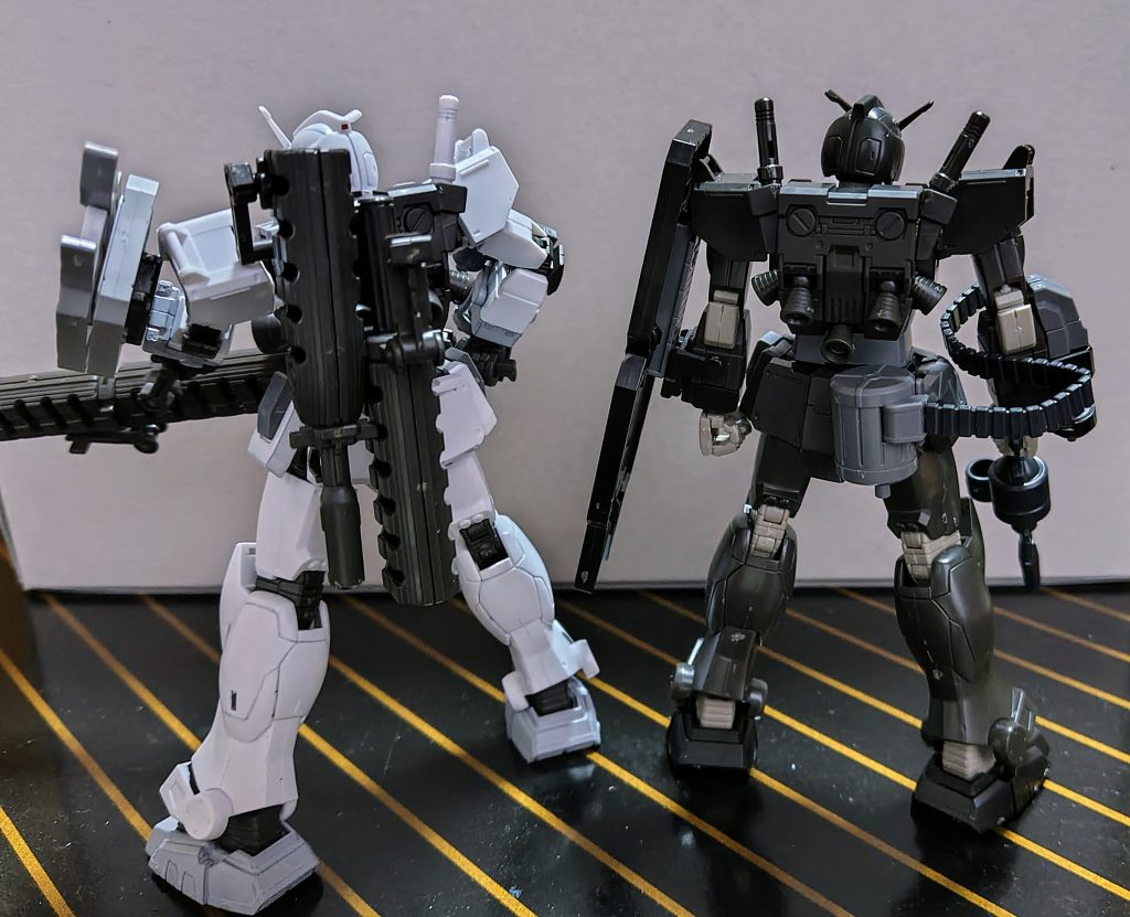 白と黒のガンダム–3枚目/制作者：AKI