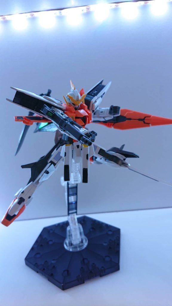 GNビームサブマシンガンガンダムキュリオスが装備しているものと同じもの。高速機動時の射撃での命中率の低下をカバーする為連射性能を強化した2連装のビーム武装。