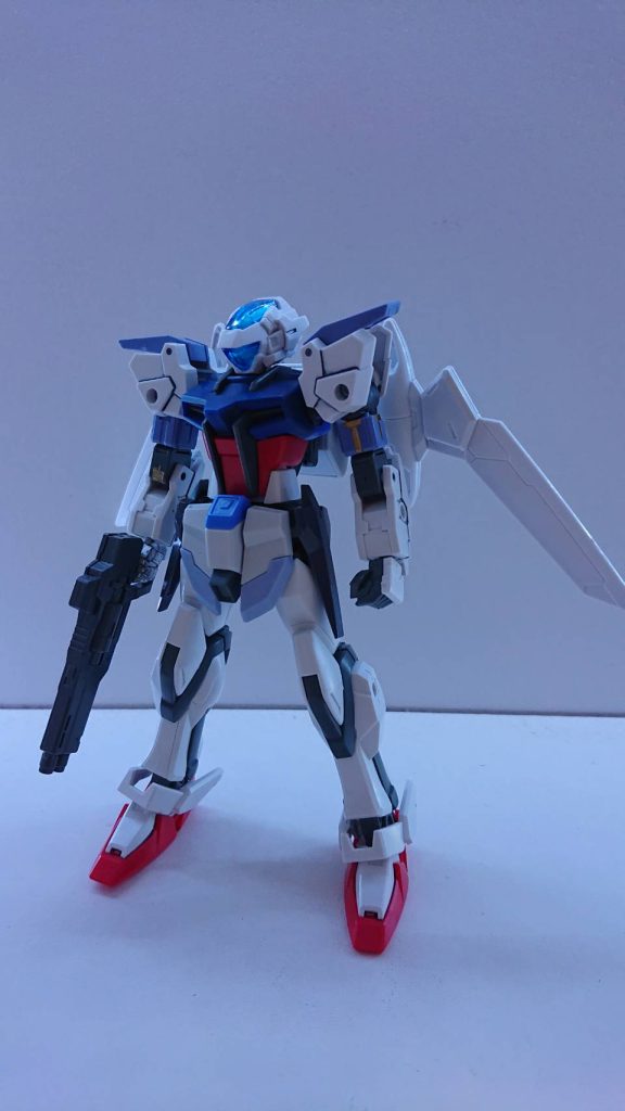 GF-02N+WBSα　ヴェルゼス（アーマード形態）ネイティブに追加装備件飛行ユニットのウイングバインダーシステム（WBS)と追加装甲を取り付けた形態であり、この状態はアーマードと呼称される。肩装甲、サイドスカート、アンクルアーマーなどが主に追加され、防御力が上がっている。追加バックパックのWBSは後方に伸びた翼が特徴の飛行ユニット。ウイングとブースターにより宇宙戦に特化した姿になっている。