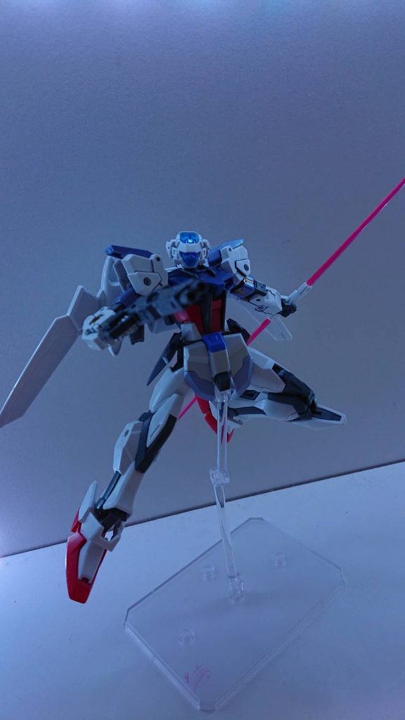 ビームサーベルリアスカート内部とサイドスカートに計4本搭載されている近接武装。シープレックスのコネクトビームサーベルのデータを反映させたことで連結が可能になり、リーチを長くすることもできる。