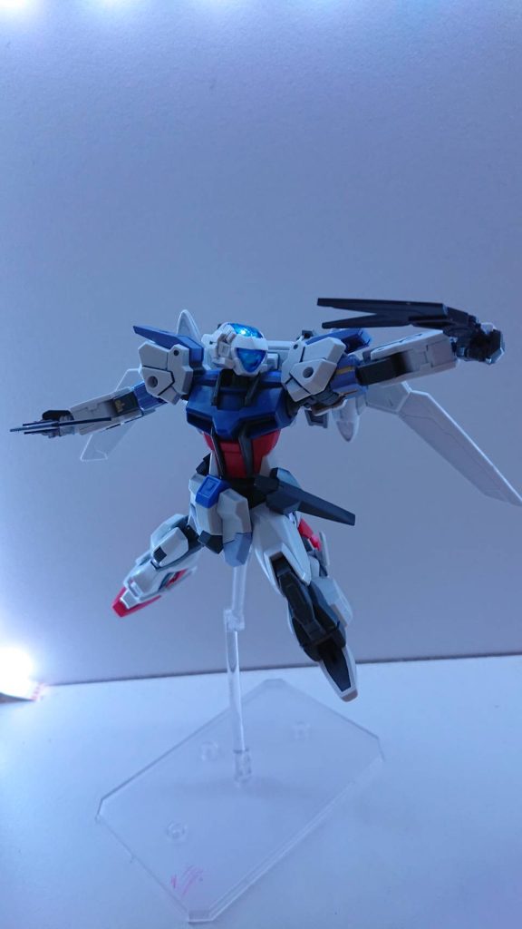 バタフライエッジWBSに装備されている中近距離武装。近接戦でナイフとして使用できるほか、投げることでブーメランとしての役割も持つ。次回は未定でございます。それでは～