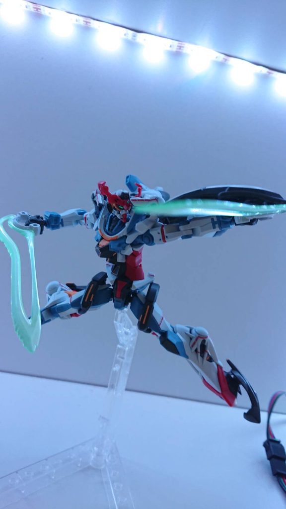 ビームサーベルの形がなんか…スゴイ!ホントに、今までないくらい変な形(失礼)してる!こういう形は中二心くすぐられますなぁ。