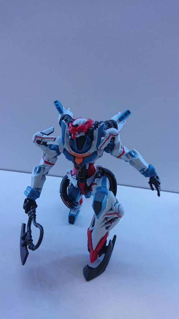 フェイスカバー非展開状態。未覚醒って感じがしてたまらん造形しとります。フェイスオープンより好きかもしれん。