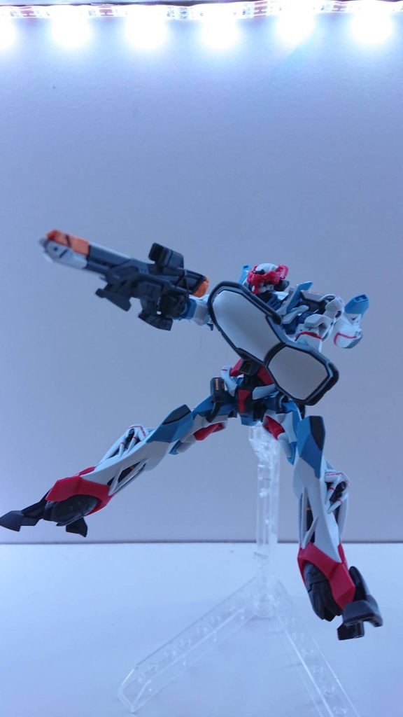 非展開時の時のポージングはぎこちなさを出してみました。逆に展開時は躍動感のあるダイナミックなポージングにしてみました。それっぽくなってるかな?