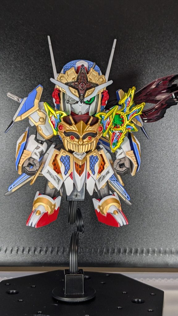 実は今回の作品、【隠密エアリアル】ですが元々私はガンプラは幼少期にSDガンダムから触れている環境から、発表と同時に予約はしており、また届いてからも少しずつスジボリを入れ直したりするなど、下準備は少しずつでは有りましたが進めておりました。所が、いざ塗装となったぐらいから住環境の関係で塗装が不可になり、一気に制作意欲がなくなり放置してしまうという事態になっておりました。今年に入ってから再度一気に塗装環境が整い、練習も兼ねての今回の作品という形で公表できるまでに至りました。制作意欲はないながらも、ガンプラの購入意欲だけは湧き続けていたため、積みプラが増えてしまいましたが、今年からはあまり大きな改造は行わず、基本塗装のみの仕上げにはなると思いますが、ガンガン作品を投稿できるよう頑張りますので、良ければ御覧ください!