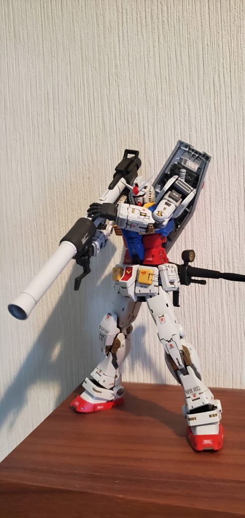 内部メカをゴールドでワンポイント