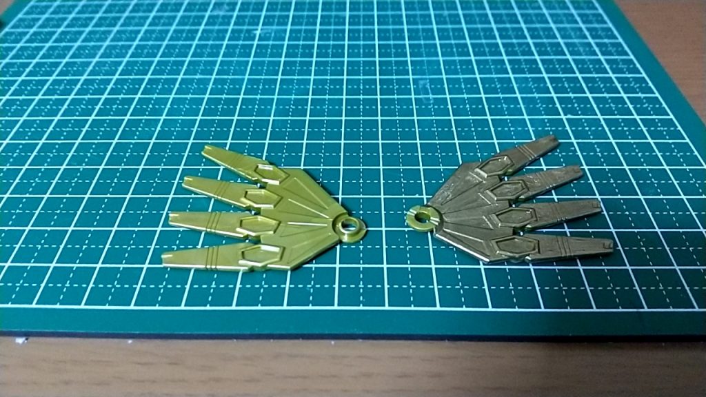 ガンマカゴールドで塗装したバックパックを取り付けるだけです！簡単ですね〜