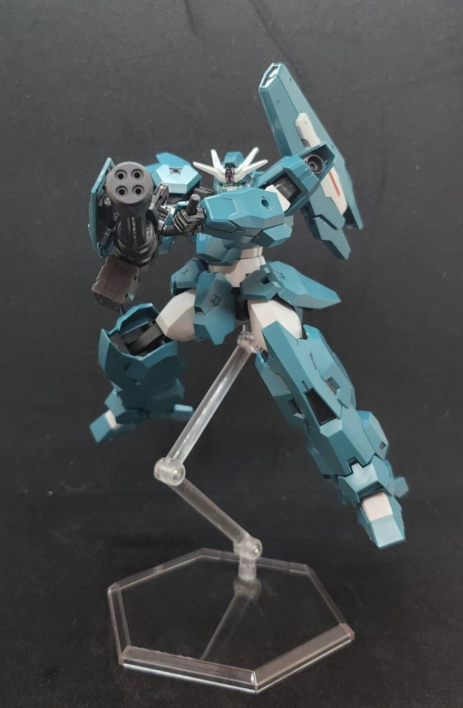 ビームガトリングガンを構えて1枚。こういうでかいガトリングすこですわ…