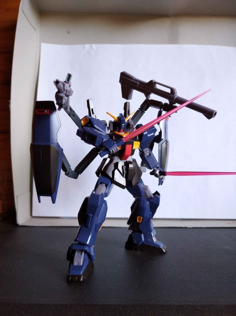 I took the extra shield and bazooka from the older version of the HG Gundam MK-II