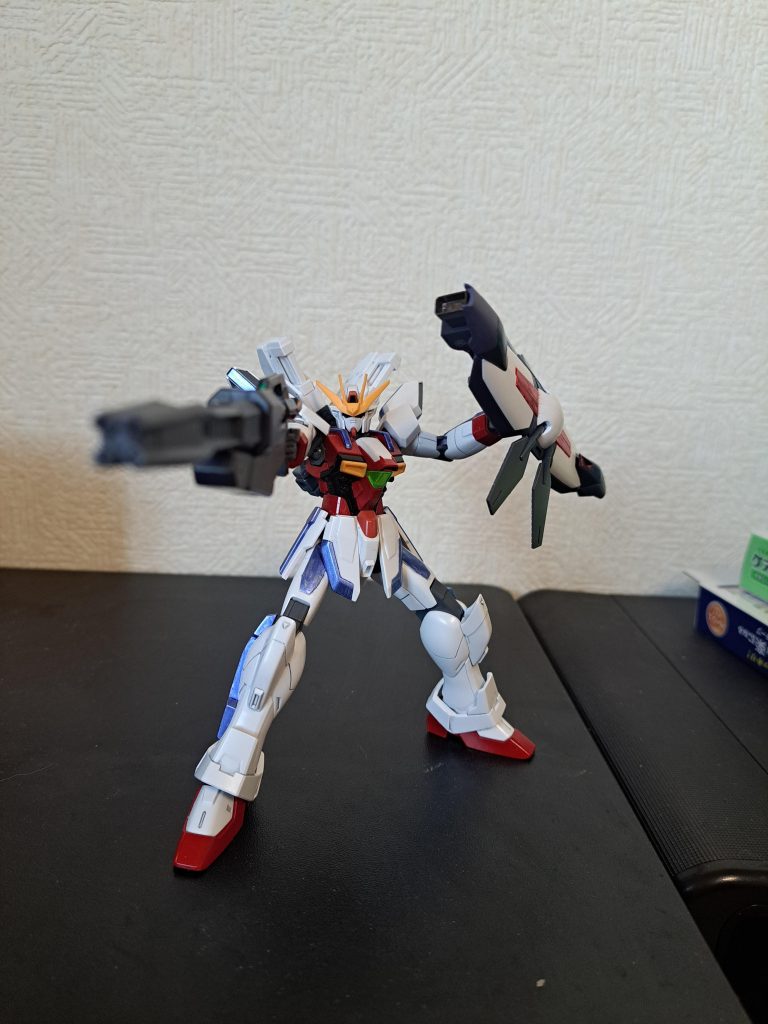 ポーズその1想像以上にガトリングがでかい