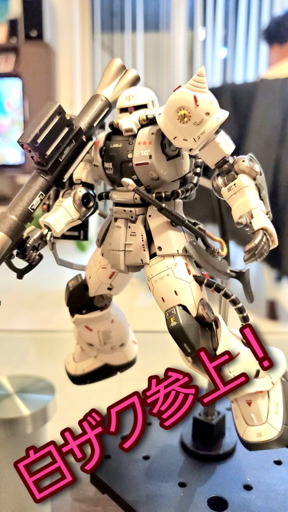 頭部モノアイ部に肉付けし、目つきを鋭くしてみました。