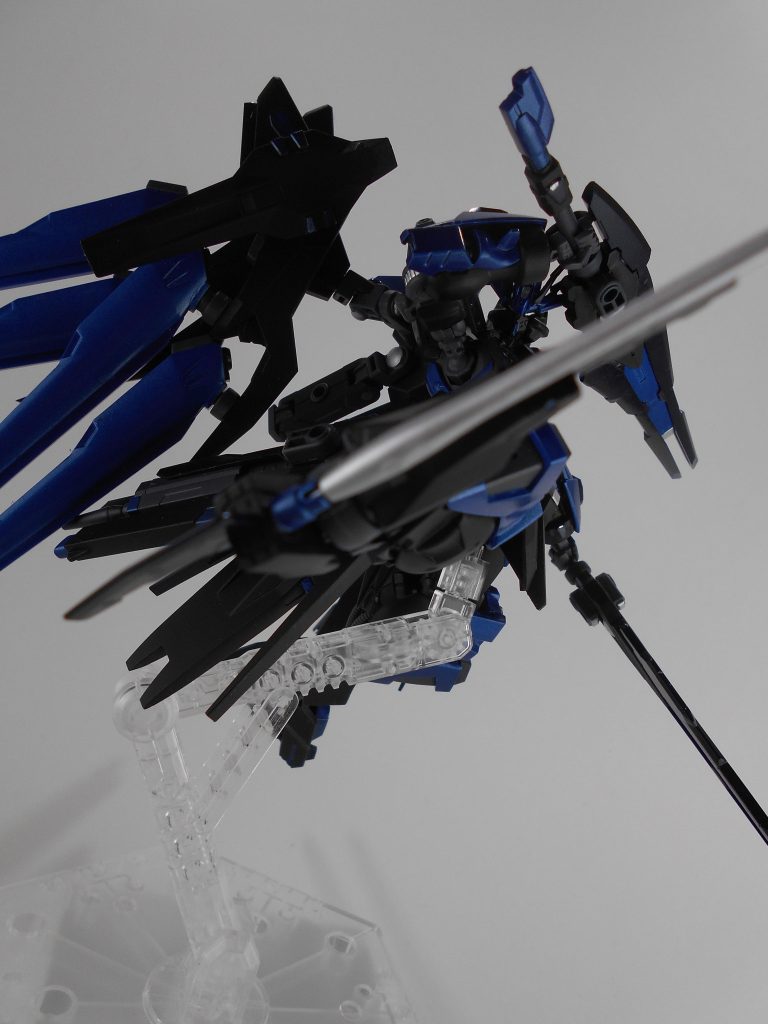 ハンターエッジ改、「オーリィス」。ハンターエッジにビームサーベル発生器を追加しました。「オーリィス」はロシア語で「氷刃」のアナグラムです。