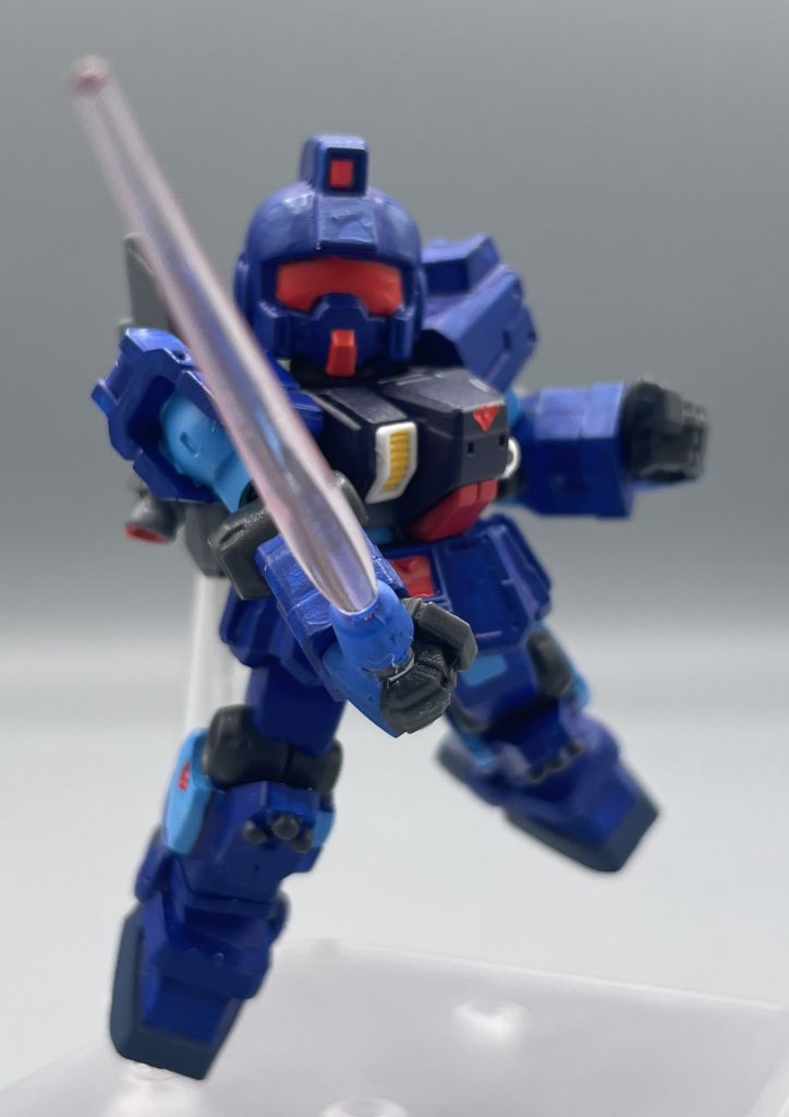 　ヱヴァンゲリヲンと言いEXAMと言い、我々はどうしてこうも「暴走」というワードに弱いのでしょう。カッコ良過ぎる。ロマンが詰まり過ぎている。 　　MSアンサンブル０９弾は、神弾としての呼び声高く、ダブってもナンボあっても良いと人気の弾です。ドムや陸戦型ガンダムなど、３機は揃えたいような、”量産機が主軸の弾”なのです。アツい。　とはいえ、ドムや陸ガンも３機あれば十分なわけで、それ以上は余剰となってしまう訳で。　メタ的な話をすると、ダブり品のリペイントです(笑)GSIクレオス様から「ソフビカラー」という神々の塗料が発売されたことにより、過去にダブっていたアンサンブルたちが新たなる命を授かることになります。死に玉から、生きた弾丸として蘇りを果たすのです。　ホバートラックは、まぁよくダブって私の財布を追い詰めてくれました。ホバートラックには、ジムヘッドが付いてきて、陸ガンと頭部を挿げ替えれば、カレン機の再現が可能なのが嬉しいポイント。　でも、そんなにいくつもジムヘッドなんて要らんのですよ！そう、ソフビカラーが発売されるまではね。　神々の塗料を手にした私に、もう怖いものなんてありません。ジムヘッド？？なんぼあっても良いですね！　贅沢に、EXAM起動前と後の２セット作ったらぁ！！！♪　　BD1は陸ガンから更に強化されて造形も変わるため、リペイントでは正確にブルーディスティニー１号機は再現できません。　いっそ開き直って、if 設定で架空の機体にでっち上げました。もともとブルーディスティニーは好きな機体なので、アンサンブルで自分の手に入れられて、私はとっても幸せです。ありがとう、GSIクレオス様！私たち、ズッ友だよ！　最後までご覧いただき、ありがとございました。こんなところまで見てくれた貴方も、ずっ友だよ！ ・・・すみません^^;