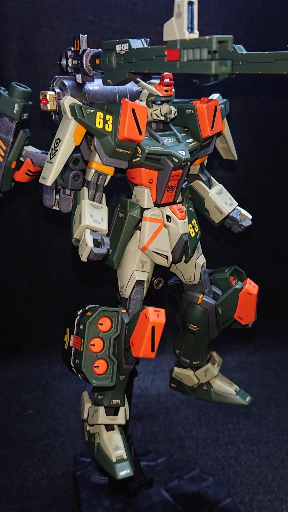 頭部    　　　：バスター胴体    　　　：ストライク腰部   　　　 ：ストライク肩    　　　　：バスター腕部 　　　　：ストライク脚部    　　　：ストライクバックパック：バスター+30MM武装   　　　 ：350ミリガンランチャー(バスター)     　　　　　　94ミリ高エネルギー収束火線ライフル(バスター)     　　　　　　長距離レールガン(30MM)     　　　　　　3連装ミサイルポッド(ビルダーズパーツ)     　　　　　　220ミリ6連装ミサイルポッド(バスター)