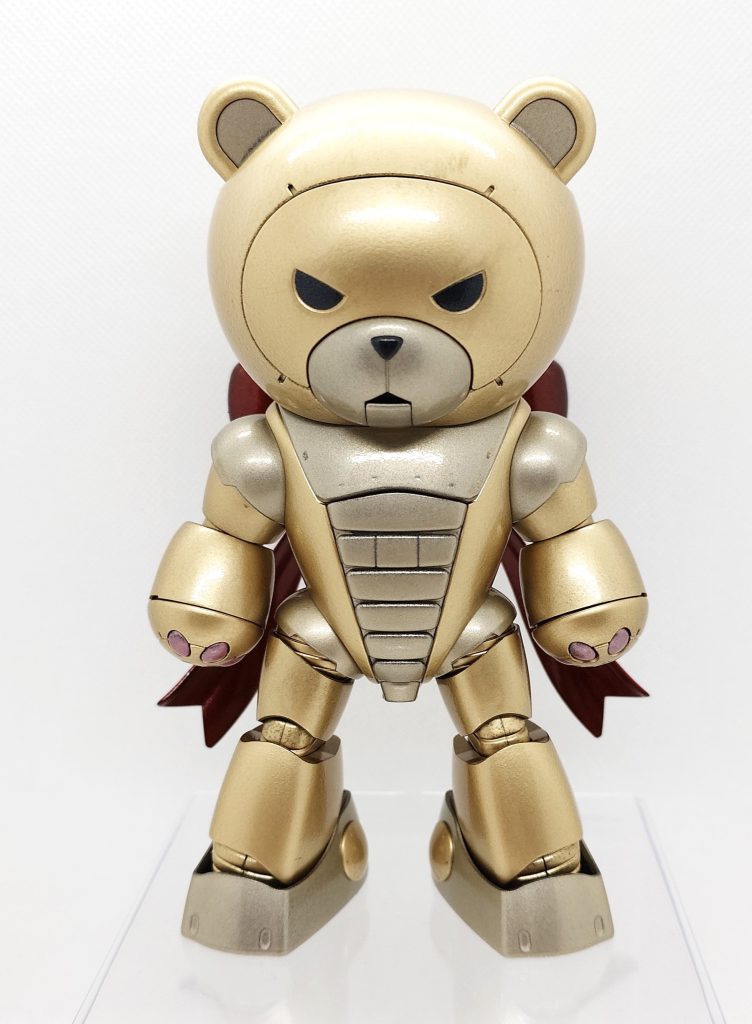 メイン色としてゴールド2色を使用して塗装しています。肉球は可愛くピンク系です(zaku-kao6)