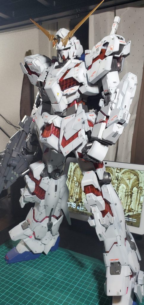 1/48はやはりでかい…合わせ目を消したのはビームマグナムくらいです。ここだけはビックリするくらいモナカ構造なんでw