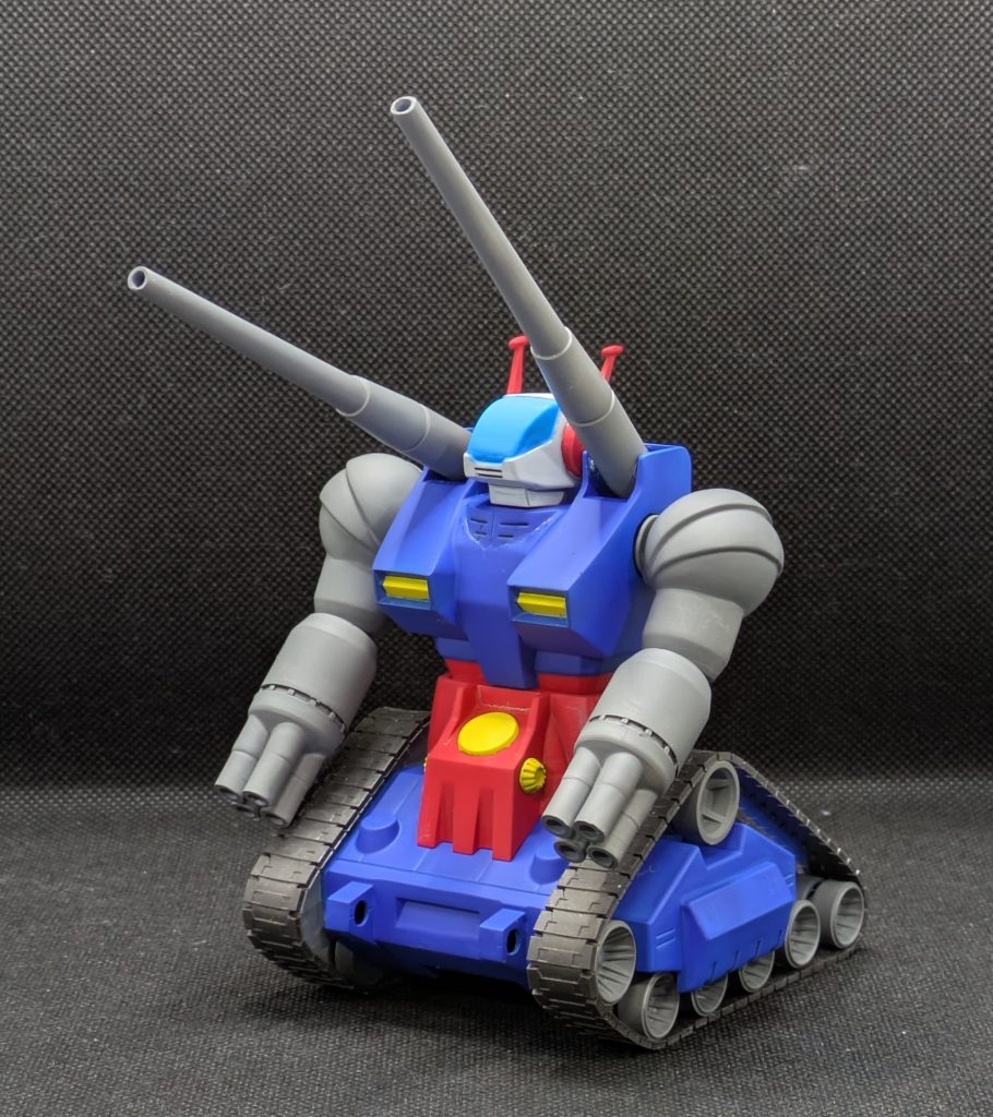 12月にガンダムベースでの再販でゲットし、そこから急いで製作。バリもあるし(笑)合わないし(笑)地味に塗り分けあるしで結構時間無い中なんとか大晦日に完成し、急いで撮影したものです。なので年始休みの間に少し手を入れ直したいところ。