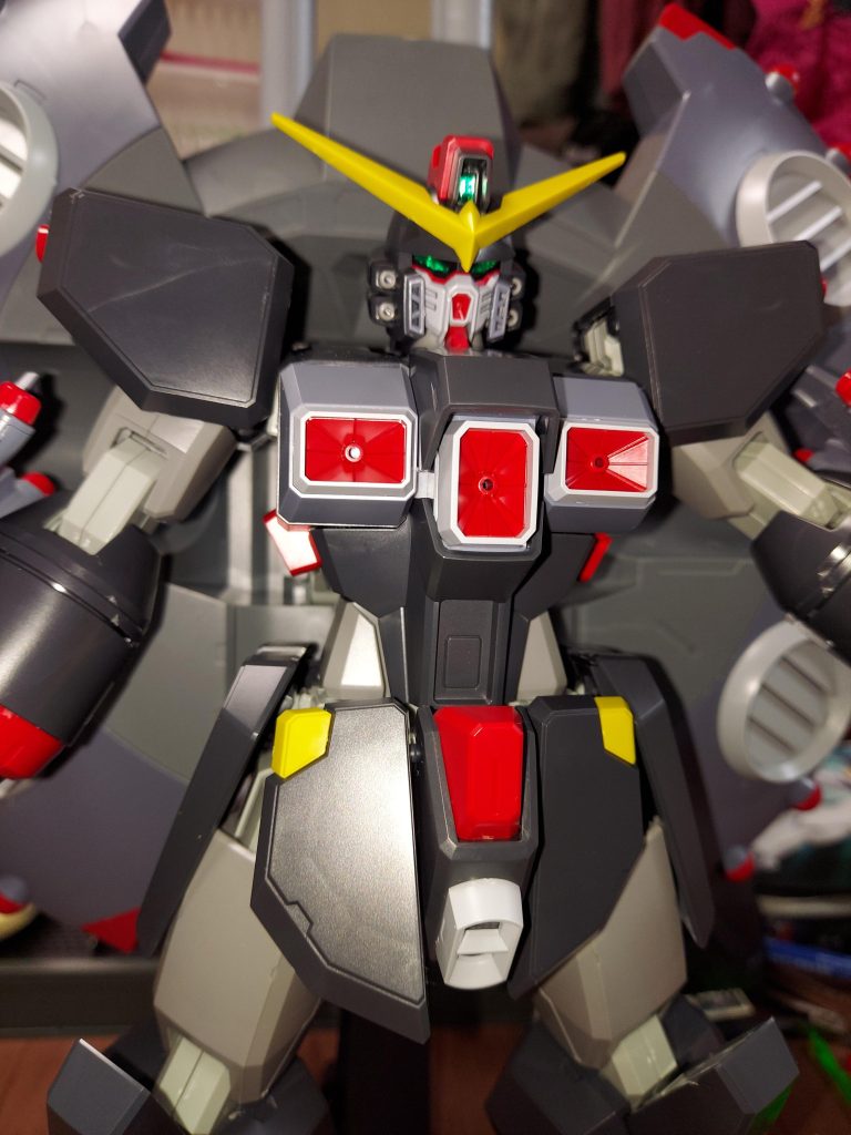 2位HGのデストロイガンダムまずこのでかさには驚きです( *゚A゚)雪の中、朝からならんで買った思い出(;´Д⊂)それから一度も売ってるのみたことない(-∀-`; )それはともかくでかさとエフェクトパーツの多さ、MAにも変形できて遊びの幅がすごいです✨