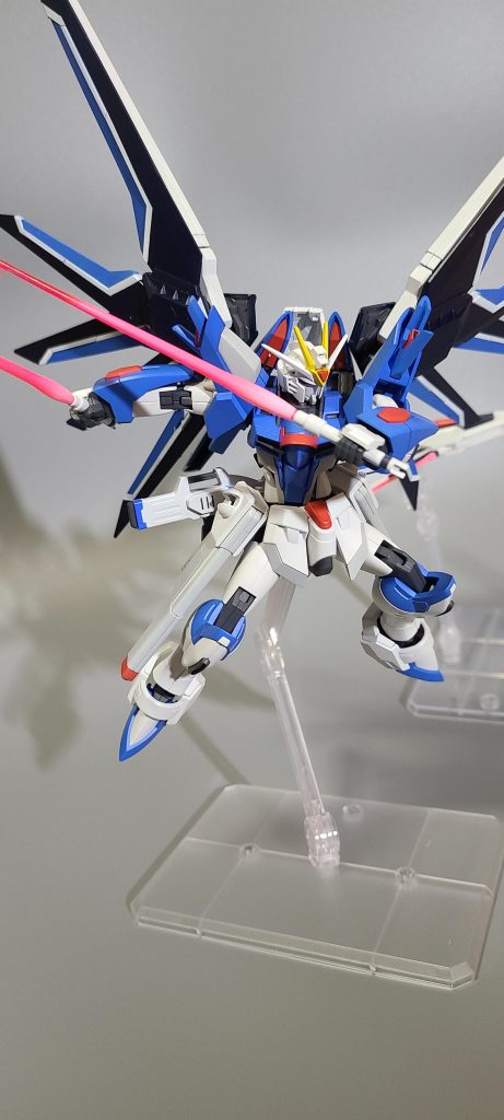 ライフリ君はサーベルのイメージ強いよな。真面目に作ろうとすると大変だけど、造形、可動範囲も申し分ない良いキットだと思う。