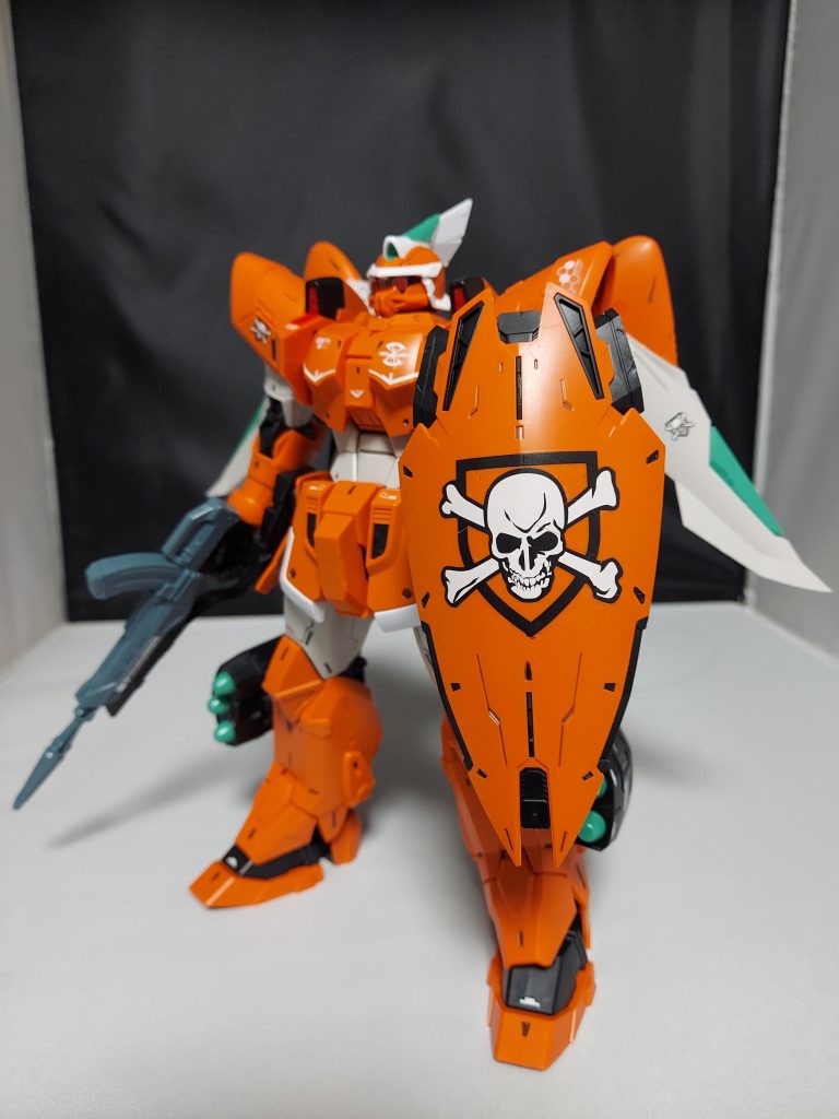 3位MGミゲル専用ジンアニキのジンですね😃HGでももってますが、やはりMGの出来映えば素晴らしい❗シールドもついてこのドクロデカールがほんとにかっこよいです(*´ー`*)✨