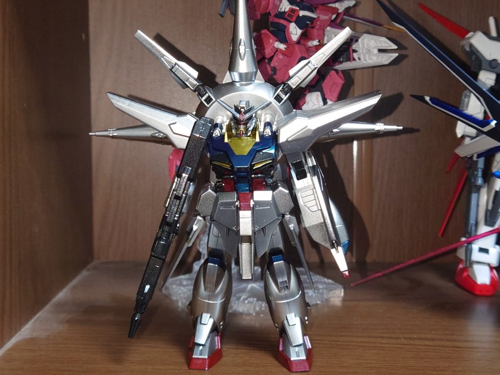 ガンダムSEEDより『プロヴィデンスガンダム』です。ギンギラギンが好きなのでギンギラギンにしました。