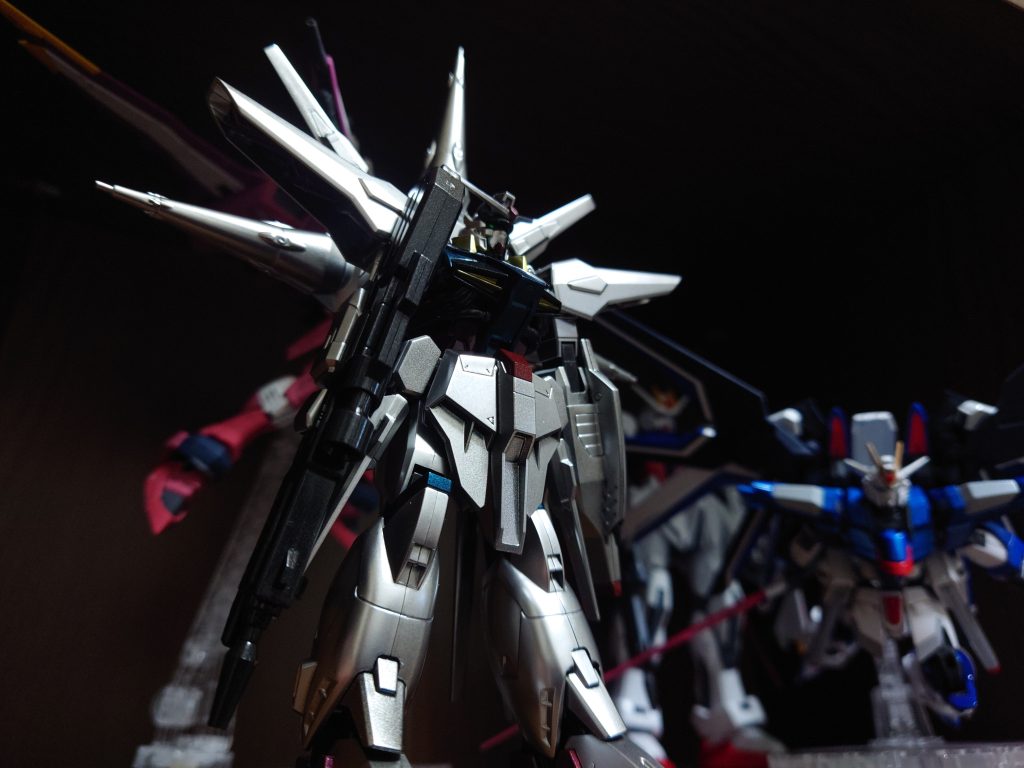 黒幕感を出したかったので全体的に暗めの調色です。このローアングルから出るラスボス感がたまりません!