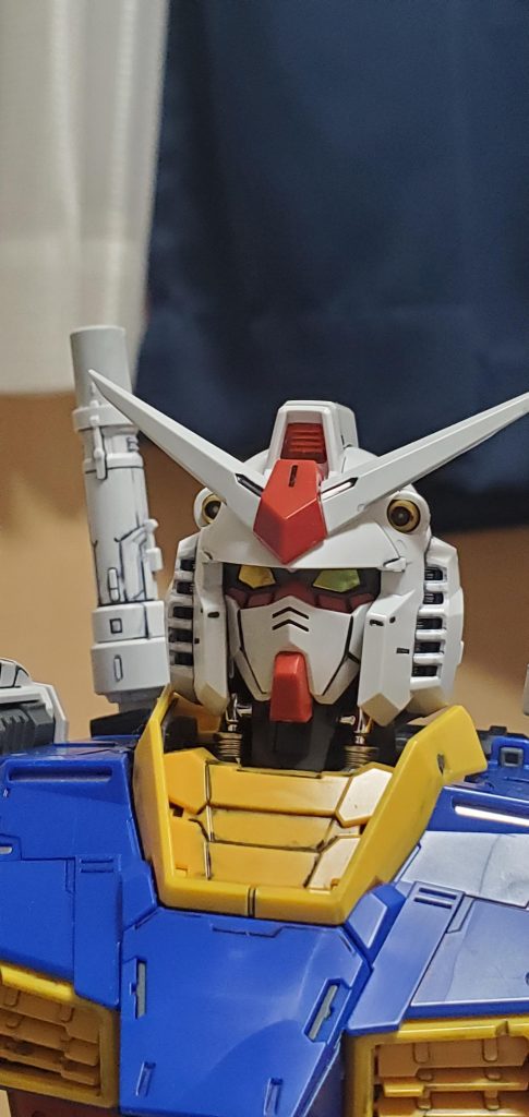 カメラアイは、メッキシール仕上げ