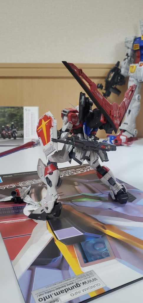 ライフルは腰に取り付け可能開脚が得意なモデルです