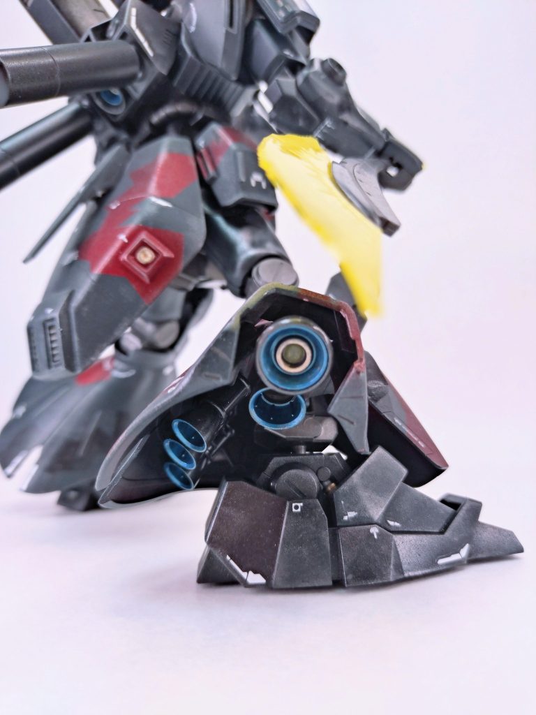 今回のBGMはBABY METALの “Monochrome” です。一見(一聴)、ただの綺麗系バラードかと思いきや、反戦メッセージを含んだパワーアンセム。今の時代に逆シャアのリメイクを作ったらメインテーマに使えないか?と思った所から。この後のシーン、彼のコクピットではコレが流れていますので、SoCo 'n' ToCo YOLOsick!!←それではブンドド後半、お付き合い下さい。 〜 〜 〜 〜 〜 〜 〜 〜 〜