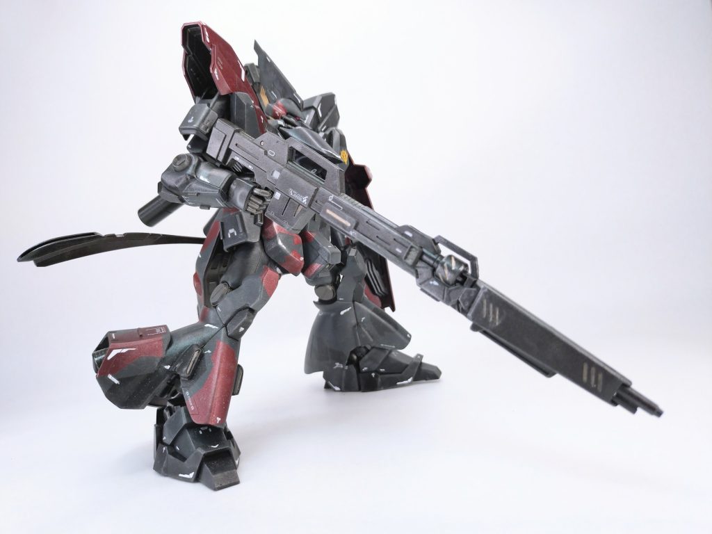 ロングライフルは単純にサザビーとメッサーのをニコイチしただけのぶっちゃけ手抜きw 先が重い&手首がユルくて射撃ポージングが維持できないw