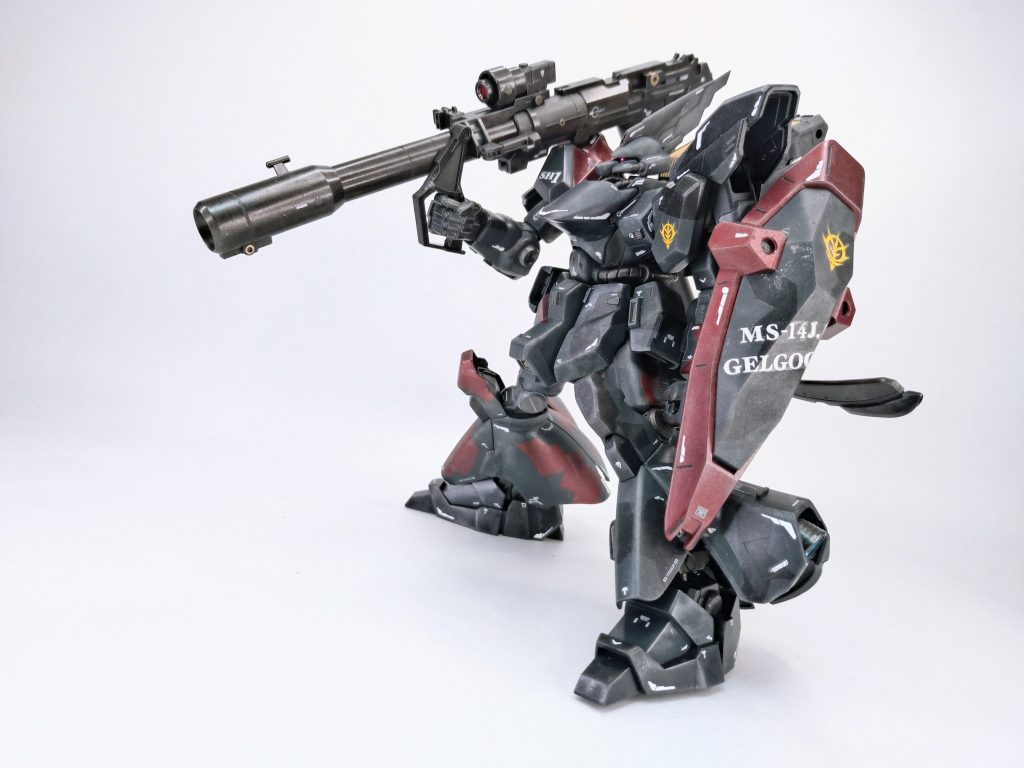 ブンドドでは画角の自由度が激落ちするので使っていませんが、MGスタインのバズーカを無理やり担いだモノがメイン武器。HG換算するとサイサリスのアトミックバズーカより大口径。そんな物騒なもんドコに使うんだよw写真のコマが足りないので、白バック撮影の残りを製作記録に追加しておきます。