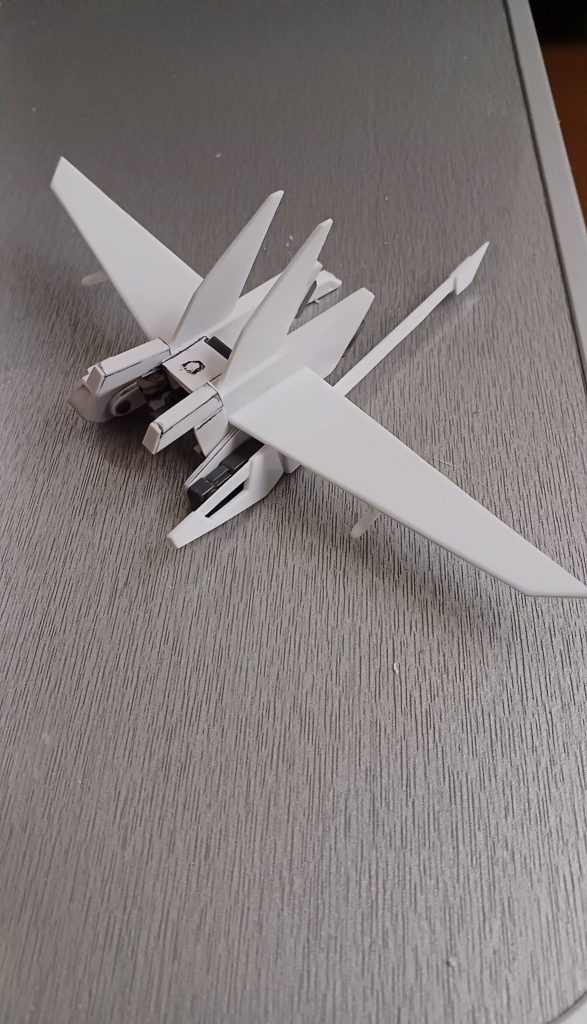 ストライカー 塗装前ストライカーパックと胸部パーツはMSVDさんの動画を参考に制作しました。ほぼフルスクラッチです。