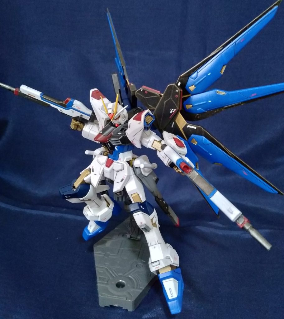 プロポーション変更をメインテーマにイジってみました工作することが楽しく、以降売り場でどこをいじってやろうかとニヤニヤする怪しい人になってしまいました